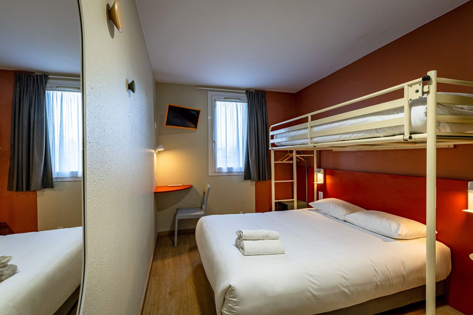 Dreibettzimmer VINI HOTEL in Beaune, preiswerte Hotel im Burgund