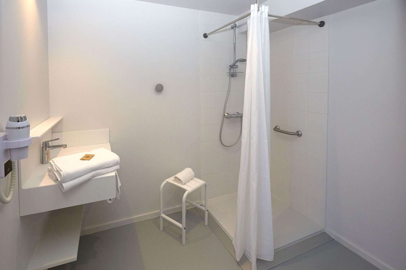 Room VINI HOTEL in Beaune, Economy hotel in Burgundy